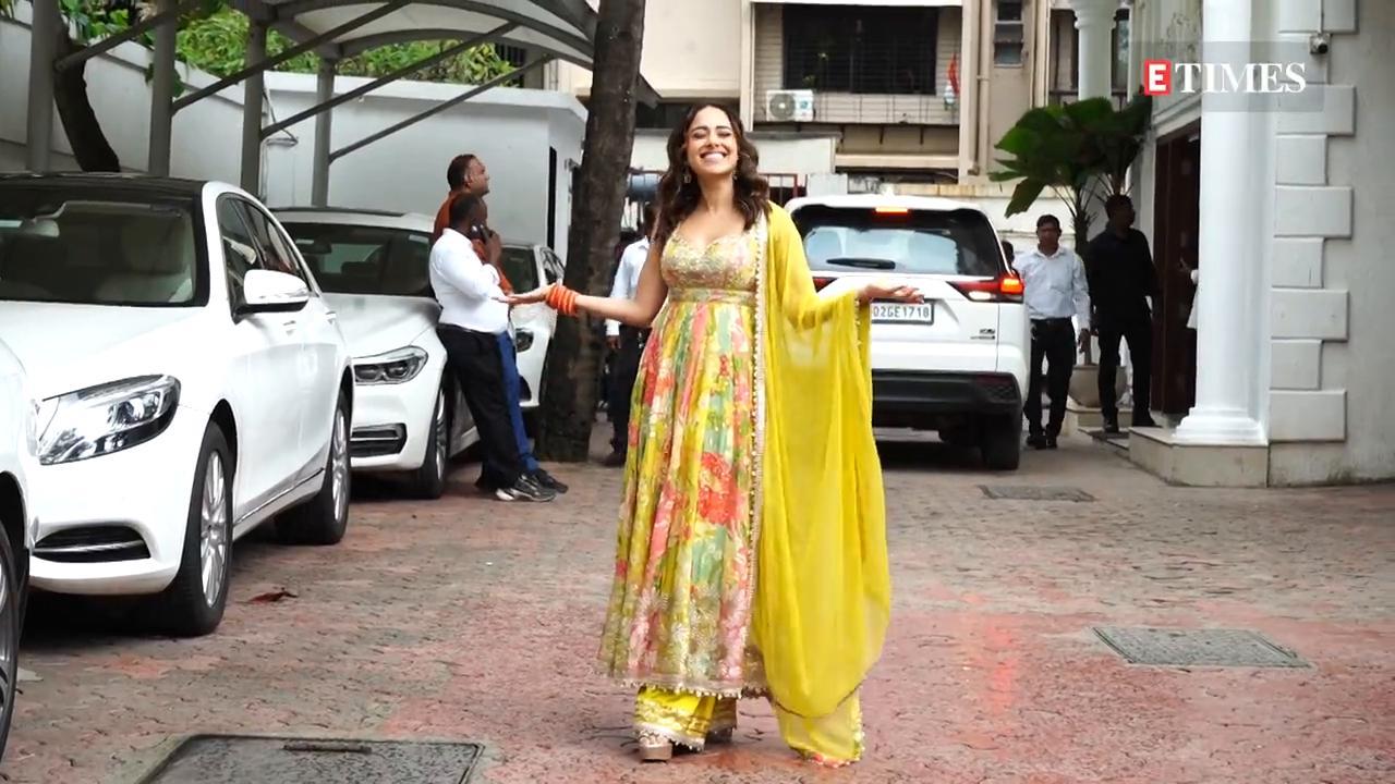 Watch Shilpa Shetty and Daughter Dance Their Hearts Out During Ganesh Visarjan