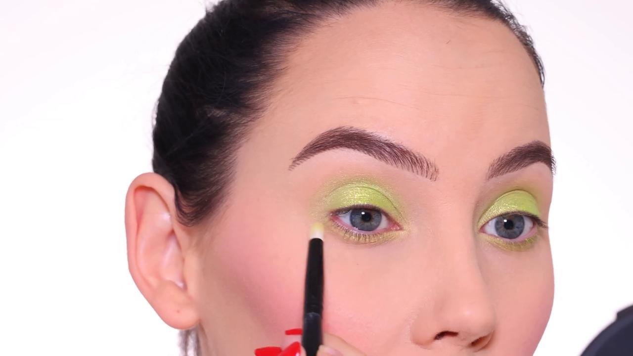 5 Minute Easy Green Eye Makeup Look | Using only 1 Eyeshadow!